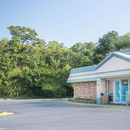 Super 8 By Wyndham Durham/University Area Nc Exteriör bild