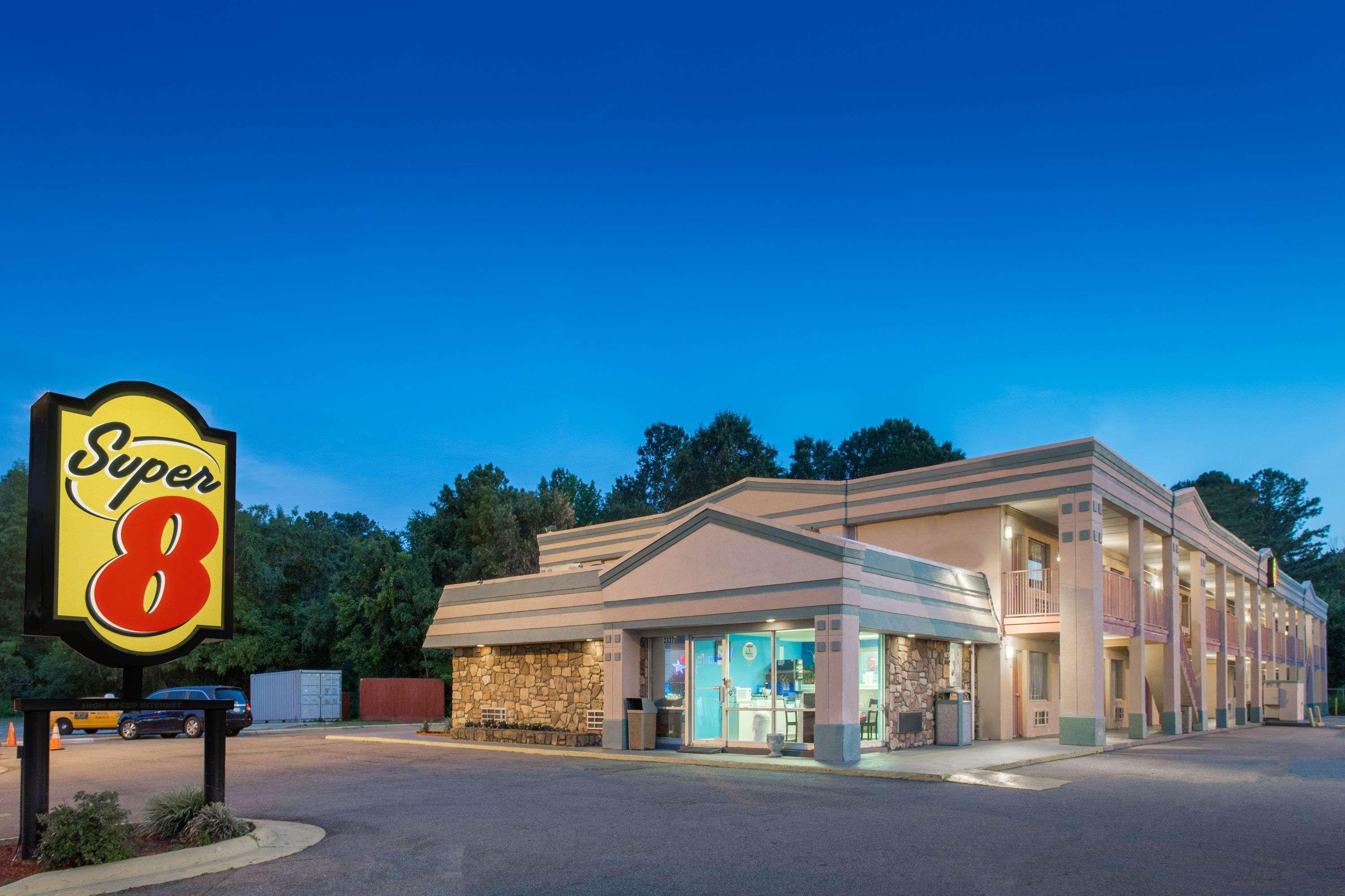 Super 8 By Wyndham Durham/University Area Nc Exteriör bild